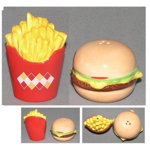 BURGER AND FRIES SALT PEPPER SET